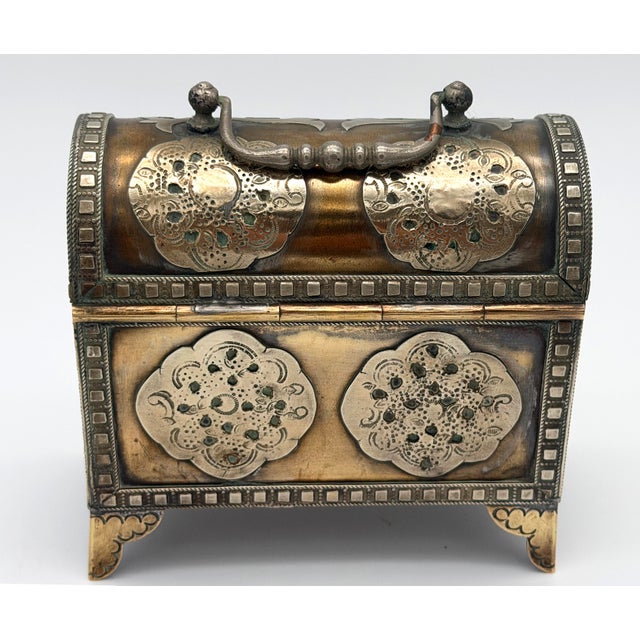 This antique jewelry casket originates from the Russian North, specifically crafted in the traditional style of Veliky...