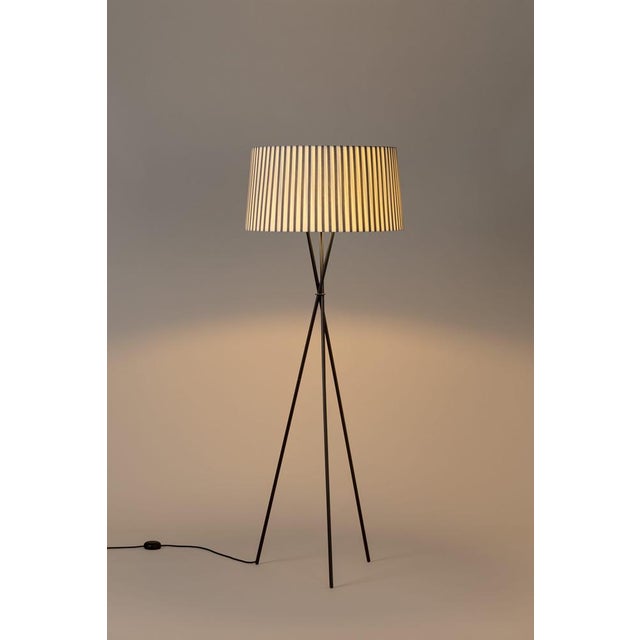 Contemporary Bretona Tripod G5 Floor Lamp by Santa & Cole For Sale - Image 3 of 17