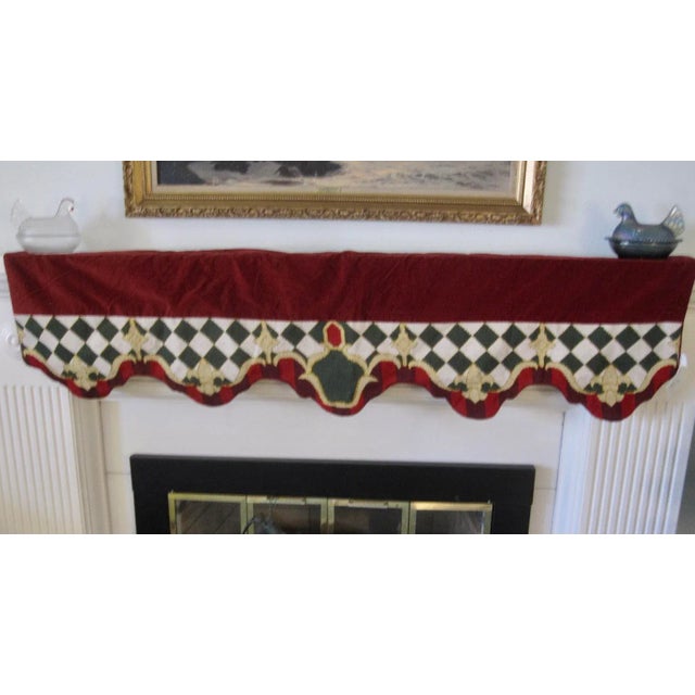1990s 1990s Sferra Christmas Red Velvet Table Runner Mantle Cloth Needlepoint Fleur De Lys & Cross For Sale - Image 5 of 9