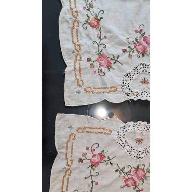 English Pair of Mid 20th Century Floral Cross Stitch and Lace Table Placemats For Sale - Image 3 of 4
