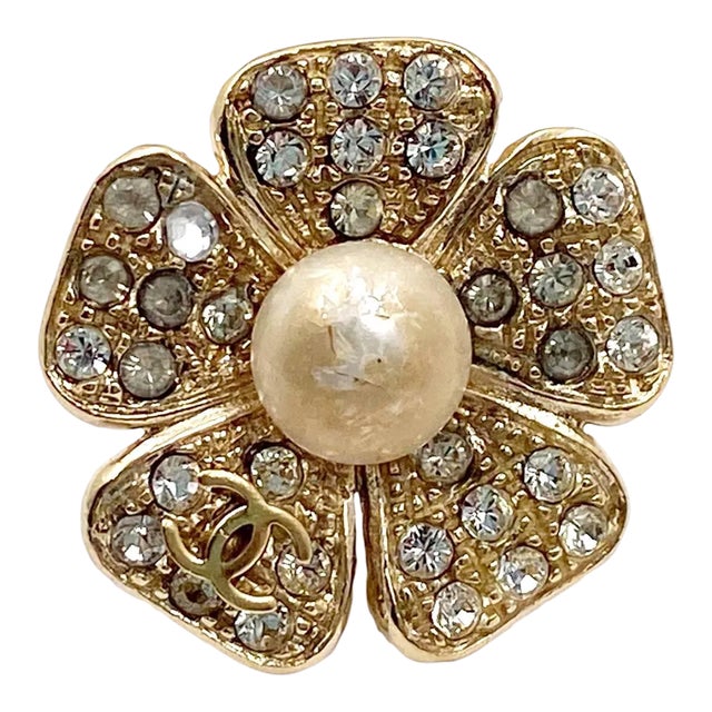 Chanel Vintage Classic Gold Plated CC Flower Pearl Crystal Pin For Sale