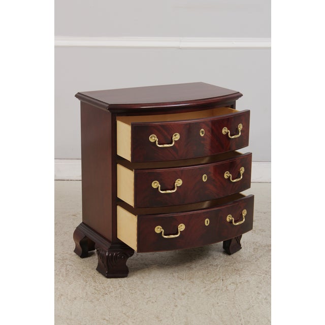 Thomasville Pair of Thomasville Mahogany Nightstands For Sale - Image 4 of 14