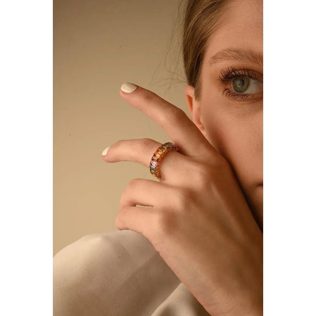 8.31 Ct Cushion Cut Multi Sapphire 18k Gold Eternity Band Ring 7 For Sale In New York - Image 6 of 14