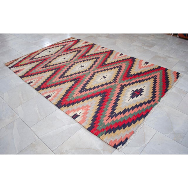 Vintage 5x8 Ft Turkish Rug Kilim – Tribal Living Room Decor Bohemian Style Rug For Sale - Image 11 of 14