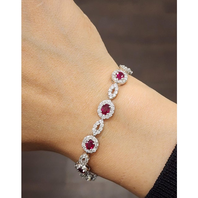 Modern 8.04 Ct Natural Ruby & Diamond Tennis Bracelet For Sale - Image 3 of 10