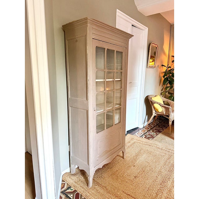 Beige French Country Shabby Chic Glazed Display Cabinet in Patined Wood, 1930s For Sale - Image 8 of 15