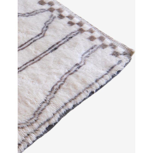 Ivory Handwoven Moroccan Beni M'Rirt Rug - 8.5 X 4.9 Ft For Sale - Image 8 of 11