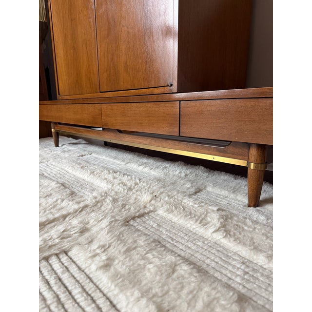 Brown 1950s American of Martinsville "Dania" Walnut Modular Bench and Cabinet Attachment by Merton Gershun For Sale - Image 8 of 12
