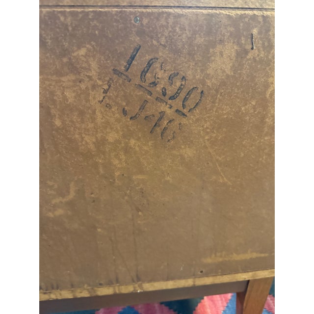 Pair of 1960s Walnut Nightstands by United Furniture Co., Attributed For Sale In Philadelphia - Image 6 of 6