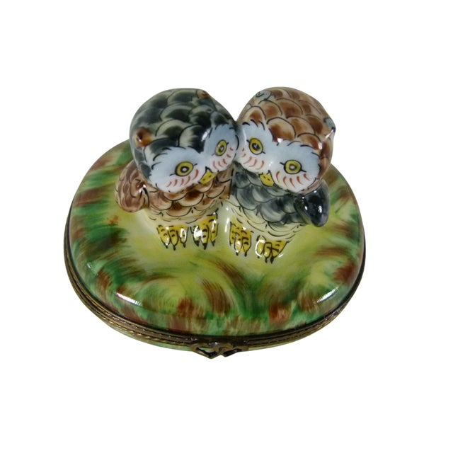 Limoges, France Limoges France Peint Main Porcelain Two Owls Trinket Box | Hand-Painted | Twin Heart Clasp For Sale - Image 4 of 11