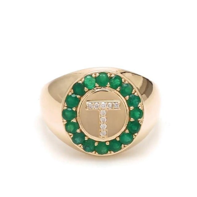 Early 21st Century Natural 0.89 cts zambian emerald & 0.06 cts diamond T letter ring in 14k gold For Sale - Image 5 of 18