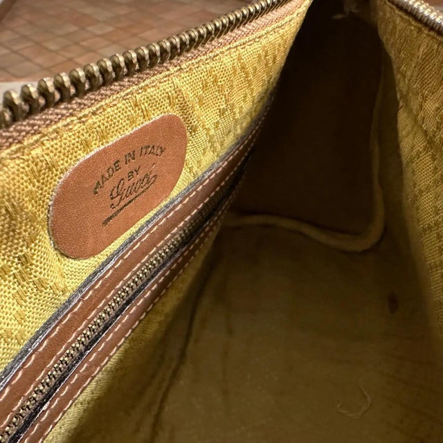 1980s Brown Leather Shoulder Bag by Gucci For Sale - Image 9 of 12