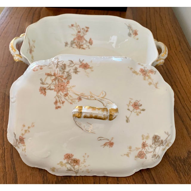 Haviland & Co. 1880s Haviland Limoges France Serving Dish With Lid For Sale - Image 4 of 10