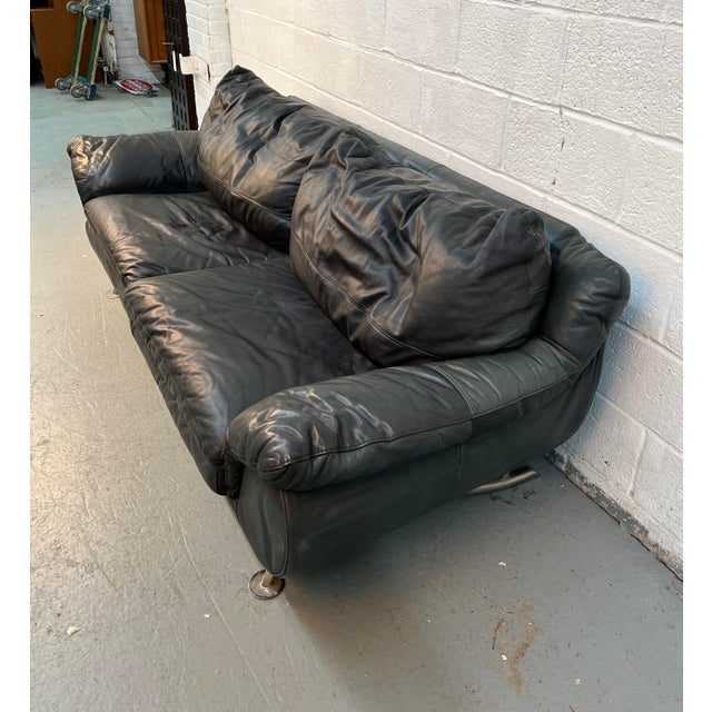 Late 20th Century Stylish Modern Black Leather Sofa For Sale In New York - Image 6 of 13