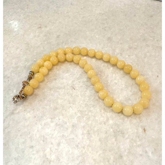 Contemporary Yellow Jade Beaded Necklace With Gold Tone Clasp Design by Matthew Izzo For Sale - Image 3 of 4
