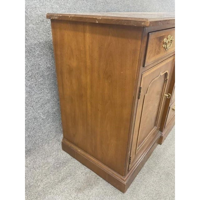Brown Late 20th Century Henredon Burled Walnut Breakfront Sideboard | 18th Century Style Credenza For Sale - Image 8 of 11