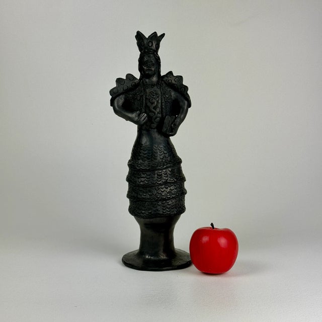 Postmodern Vintage Ceramic Statue of a Queen in Charcoal Black Hue Holding Book For Sale - Image 3 of 12
