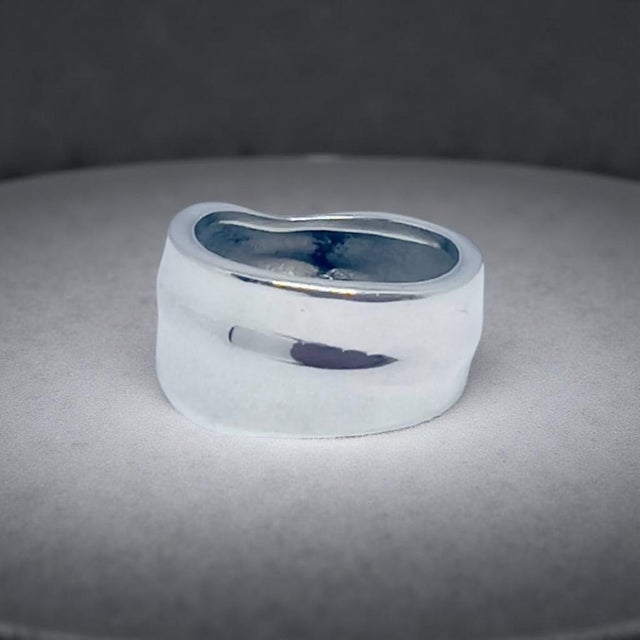 1990s Tiffany & Co Leaf Ring Size 4 Sterling Silver 5 Grams Estate For Sale In New York - Image 6 of 13