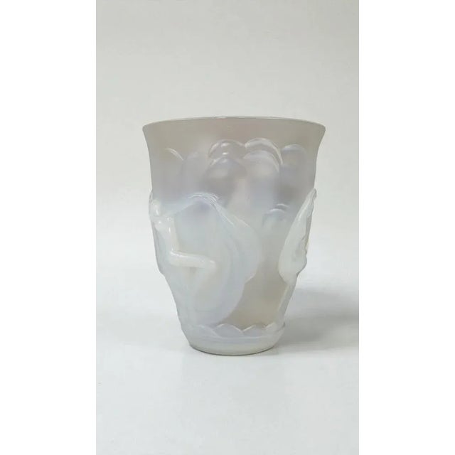 Art Deco opalescent glass vase by Verlys France. Circa 1930. Height 20.5 cm Diameter 17.4 cm This piece has an attribution...