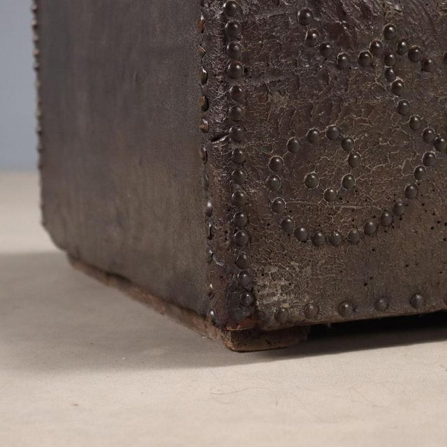 Brown Spanish Wooden Trunk in Leather For Sale - Image 8 of 12