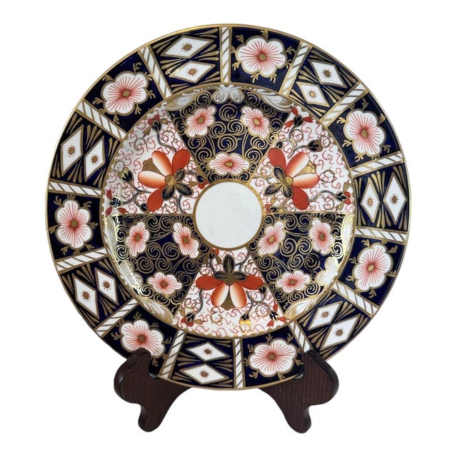 Early 20th Century Royal Crown Derby 2451 Traditional Imari China 10 3/8” Dinner Plate For Sale