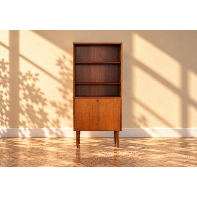 Vintage Danish Wall Unit in Teak, 1960s, in Good conditions. Designed 1960 to 1969