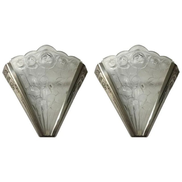 Transparent 1930s French Art Deco Sconces Signed by Verrerie des Hanots - a Pair For Sale - Image 8 of 8
