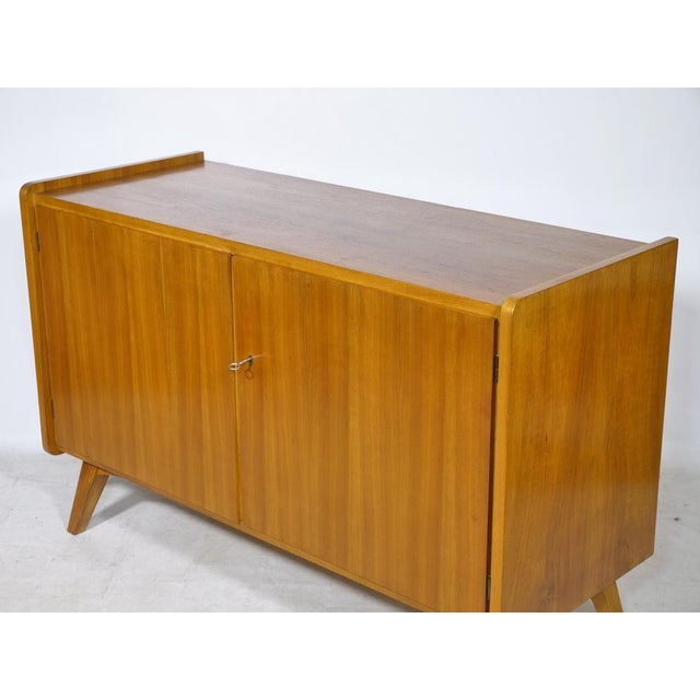 Wood Mid-Century Modern Sideboard in Walnut, 1960er For Sale - Image 7 of 10
