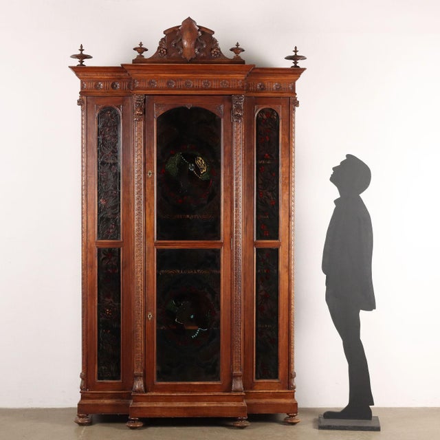 Antique Neo-Renaissance Showcase in Walnut For Sale - Image 3 of 18
