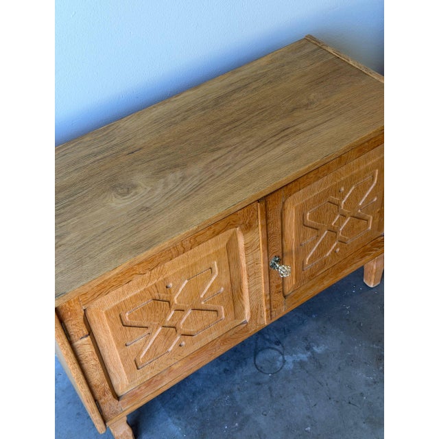 Mid-Century Modern Vintage Brutalist Oak Sideboard in Style of Henning Kjærnulf – Danish Modern Storage Cabinet, Denmark For Sale - Image 3 of 7