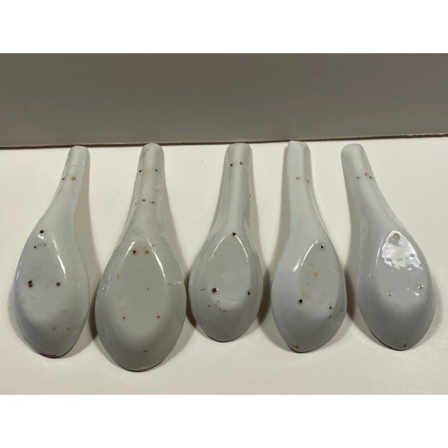 1920s Collection of Five Chinese Porcelain Spoons For Sale - Image 5 of 5