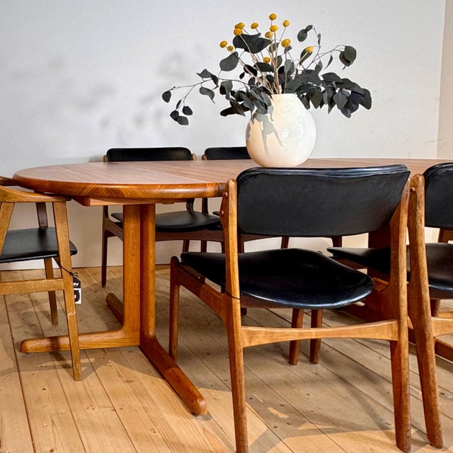 Extending Round Dining Table in Teak, 1960s For Sale - Image 5 of 10