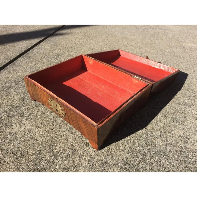 Wood 18th Century 18th Century Walnut & Feather Banded Dome Top Box For Sale - Image 7 of 10