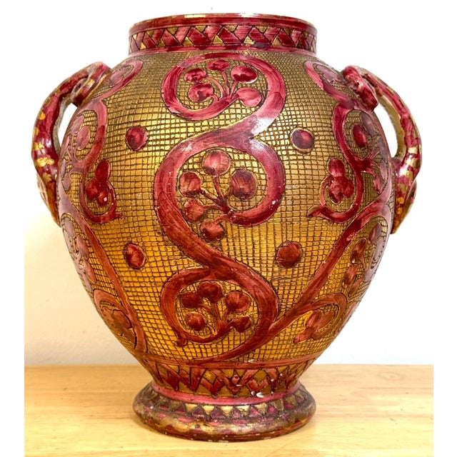 Large Italian Aretini Pottery Vase, Hand-Painted Red & Gold Relief Décor, Arezzo, Mid-20th Century A striking hand-thrown...