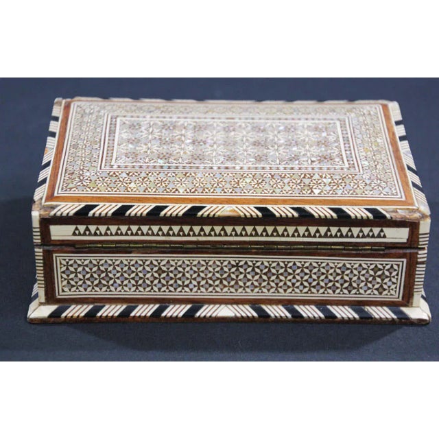 1950s Moorish Handcrafted Middle Eastern Mosaic Inlaid Decorative Box For Sale - Image 5 of 13
