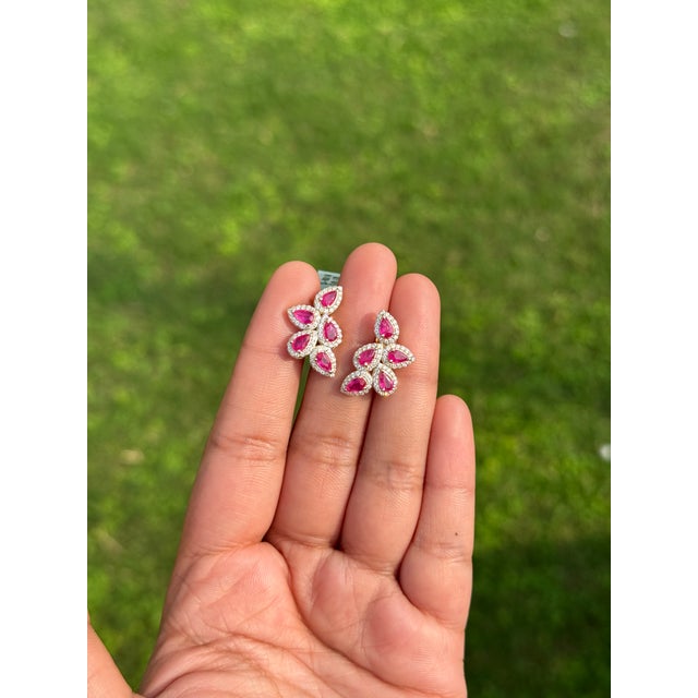 Contemporary Luxury 14k Yellow Gold 1.83ct Pear Ruby Diamond Floral Stud Earrings- A Pair For Sale - Image 3 of 13