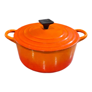 1960's Le Creuset French Enameled Cast Iron Dutch Oven / Cocotte – Flame Orange (2.5–2.75 Qt)