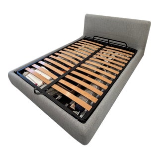 Design Within Reach (Dwr) Nest Storage Bed - Queen in Fog Pebble Weave, Made in Italy For Sale