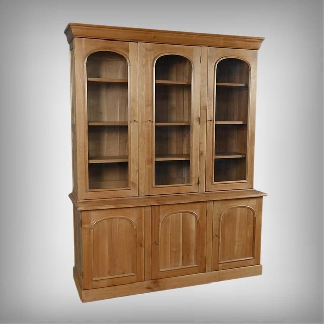 Simple and elegant, this two-part bookcase in light cherry wood embodies the spirit of the Louis-Philippe style, revisited...