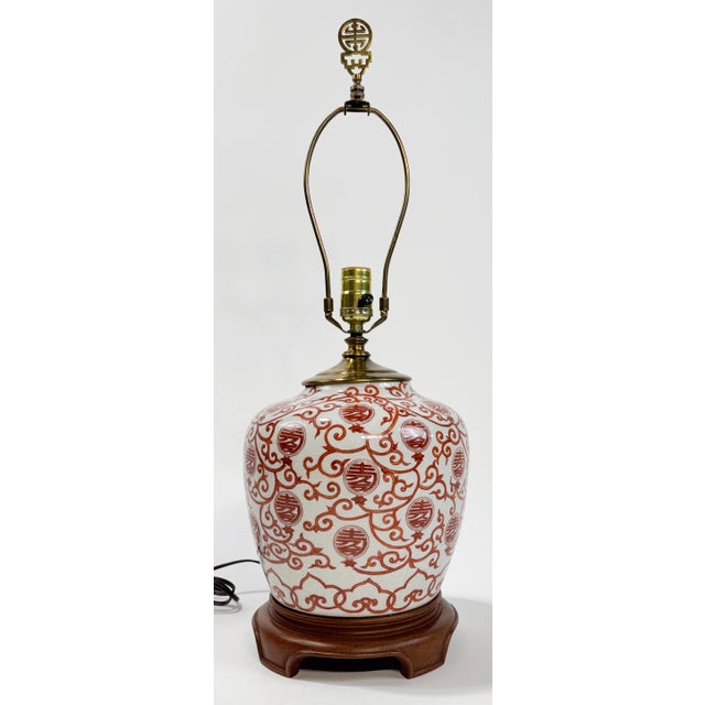 Vintage Asian style table lamp by Heyward House. Features decorative rust tones on ivory, topped with a brass collar and...