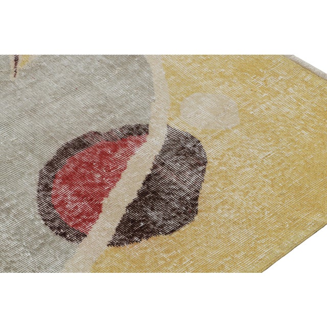 1960s 1960s Vintage Zeki Müren Art Deco Rug in Yellow With Abstract Pattern From Rug & Kilim For Sale - Image 5 of 7