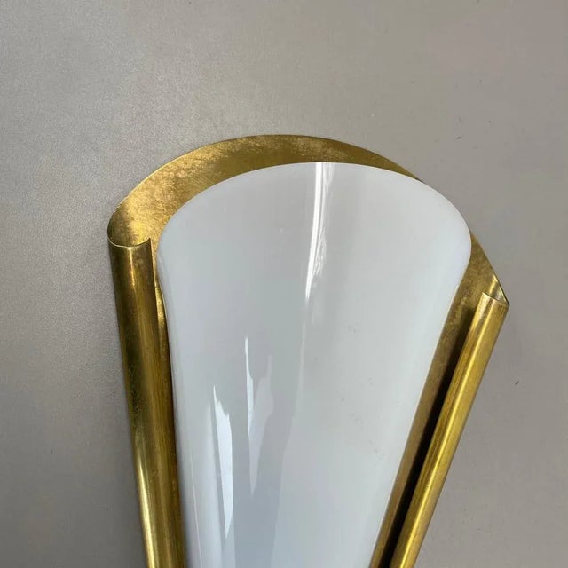 Gold Minimalist Brass and Acrylic Glass Wall Light in the style of Stilnovo, Italy, 1950s For Sale - Image 8 of 18