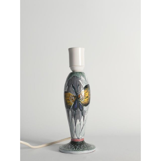 This unique Scandinavian Modern table lamp was crafted by Tilgmans Keramik in Sweden during the 1950s. The curvaceous...