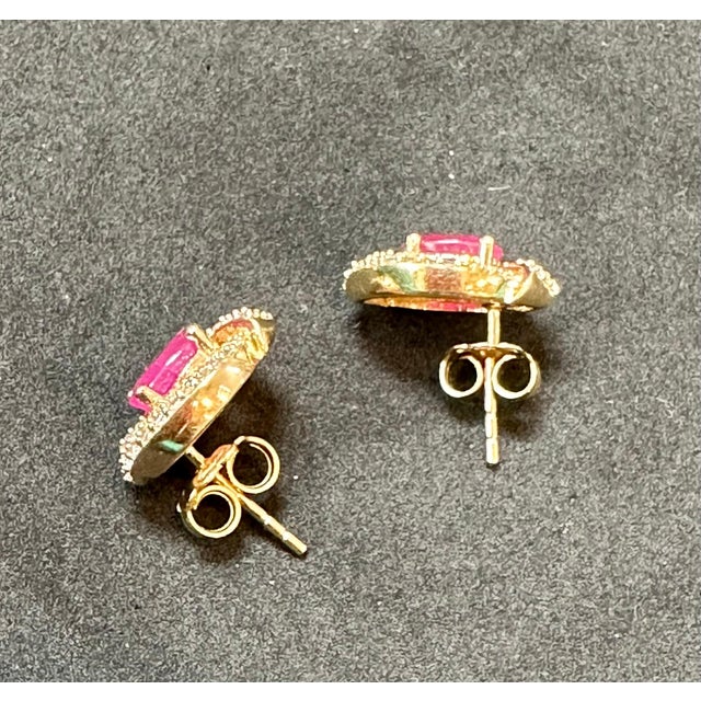 3.5 Carat Oval Natural Ruby & 1.2 Ct Diamond Stud Earrings 14 Karat Yellow Gold For Sale In New York - Image 6 of 18