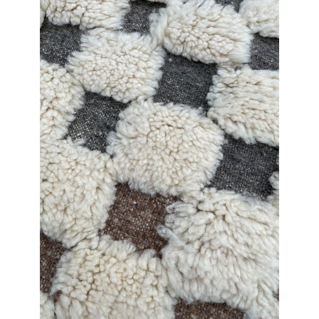 Contemporary 1980s Handmade Moroccan Beni Ouarain Rug For Sale - Image 3 of 12