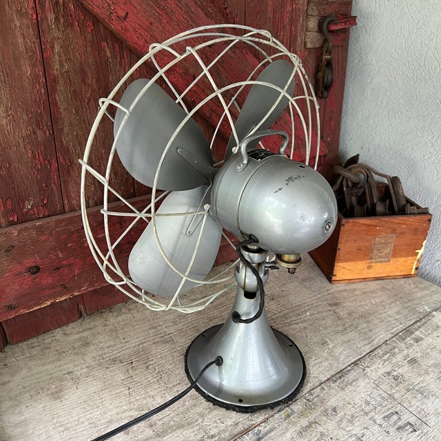 Mid-Century Modern Vintage Emerson Electric 16" Oscillating Metal Desk Fan Fully Functional For Sale - Image 3 of 17