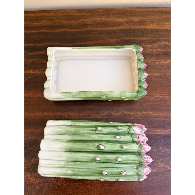 Asparagus Fitz and Floyd Majolica Asparagus Trompe L’Oeil Covered Box For Sale - Image 8 of 9