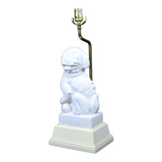 Single White Bali Foo Dog Table Lamp For Sale