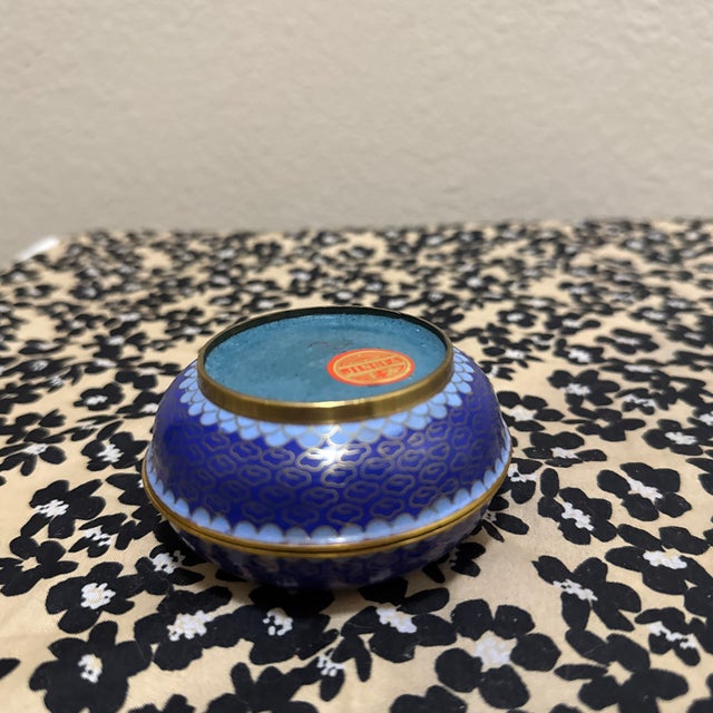Metal Vintage Chinese Cloisonné Enamel Peony Trinket Box in Cobalt Blue For Sale - Image 7 of 7