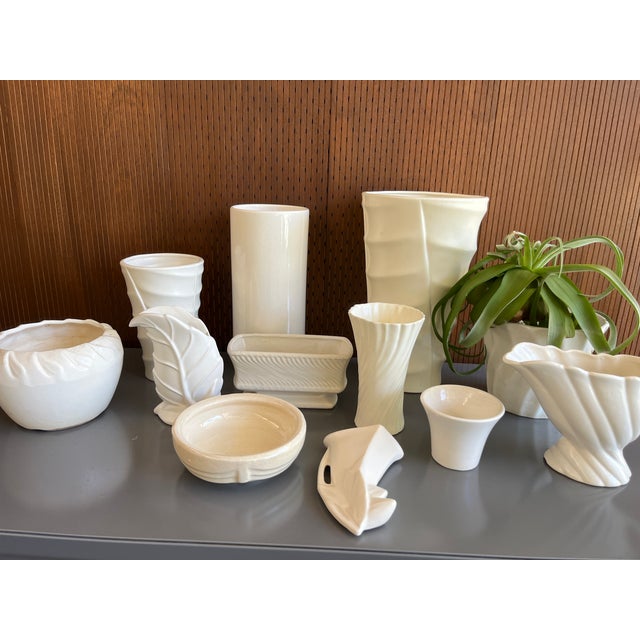Vintage Cream/White Pottery Ceramics 40s McCoy/Bauer/Usa/Catalina Lot (12) For Sale - Image 16 of 16